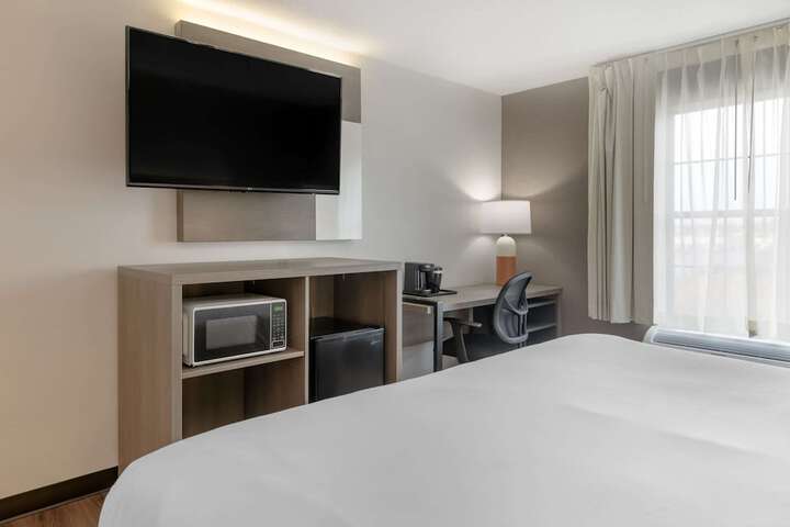 Room 32 of 59