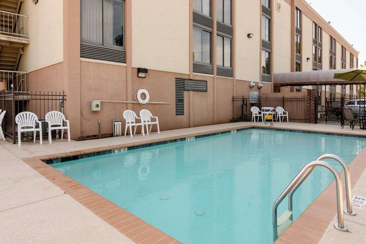 Pool 4 of 31