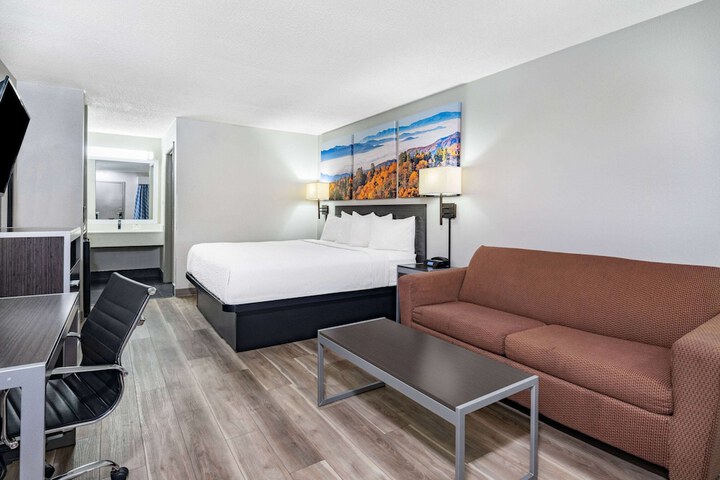 Days Inn by Wyndham Hamilton