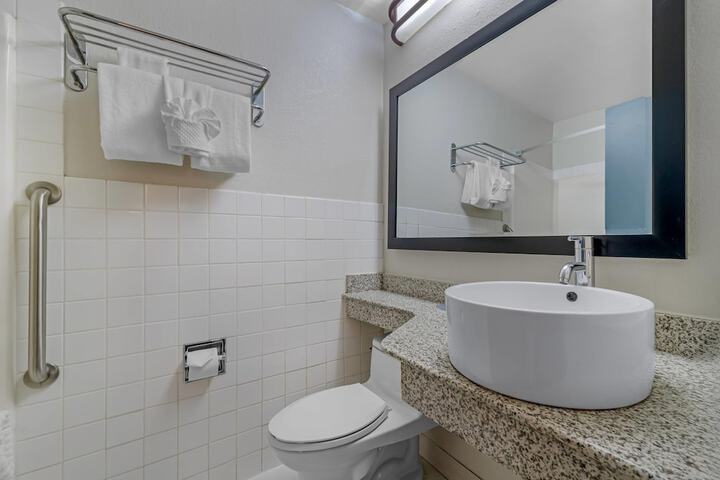 Quality Inn & Suites Kansas City - Independence I-70 East
