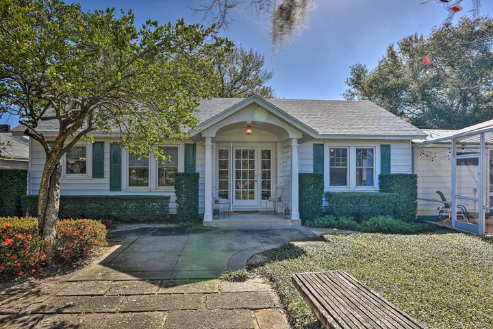 Cottage w / Private Pool - Walk to Lake Wales!