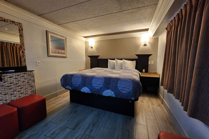 Room 53 of 67