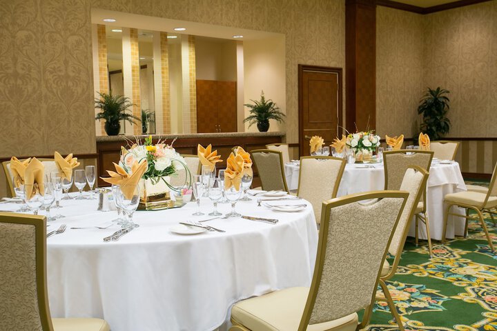 Ballroom/Hall 24 of 38
