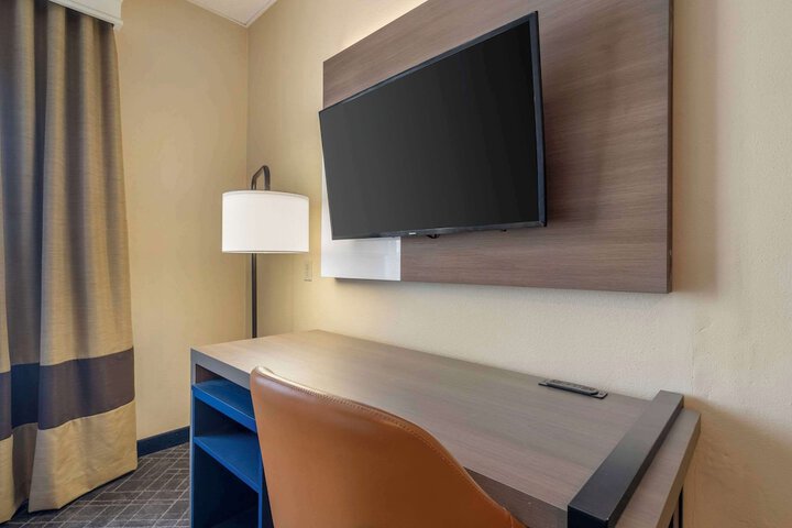 Room 25 of 48