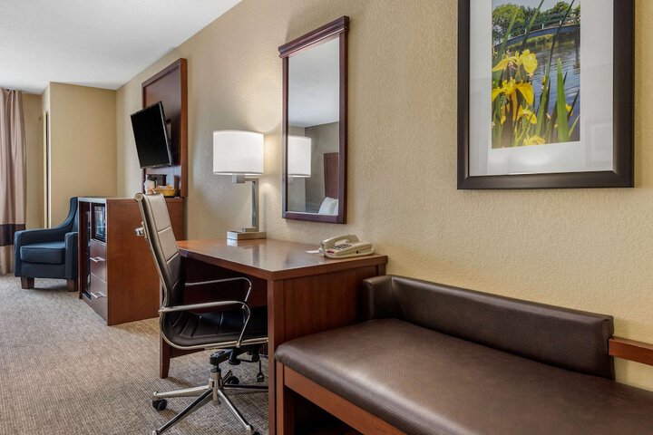 Room 13 of 32