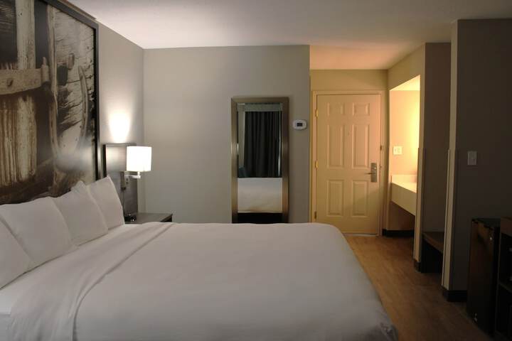 Boarders Inn & Suites