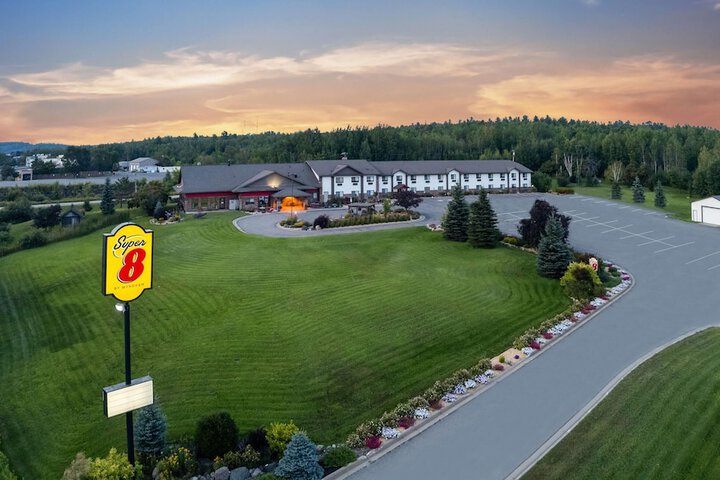 Super 8 by Wyndham Eveleth