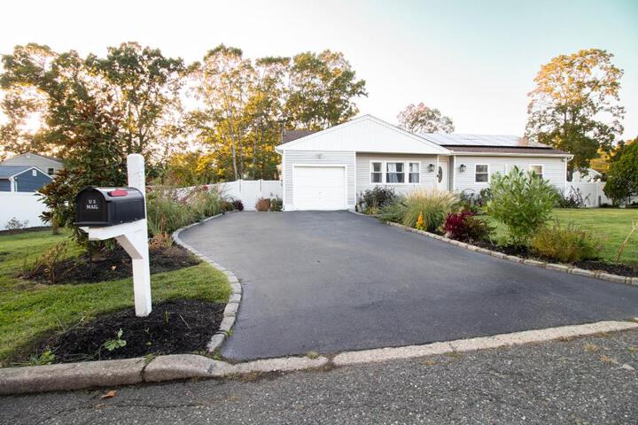 Exceptional & Central Garden Suite, Top Amenities & Care!