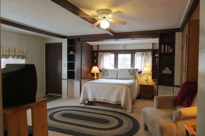 Room 33 of 46