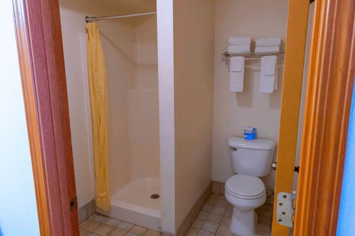 Room 4 of 6