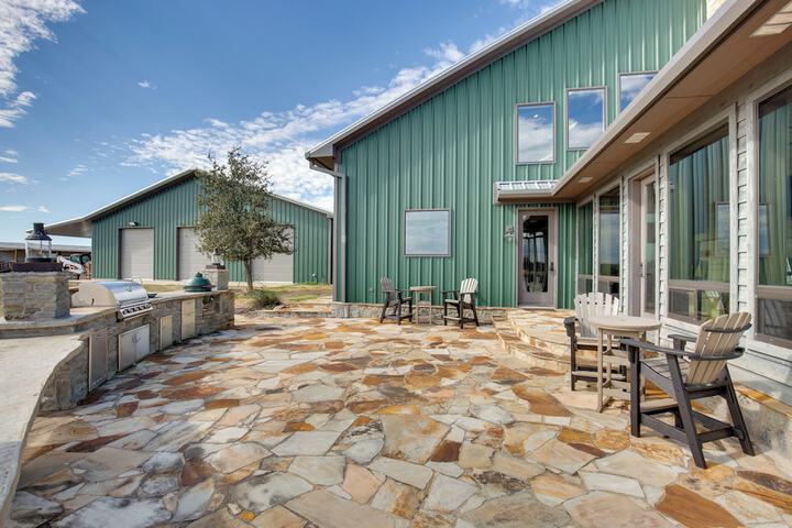 Game Room Fireplaces, On-site Lake! Kaufman Home