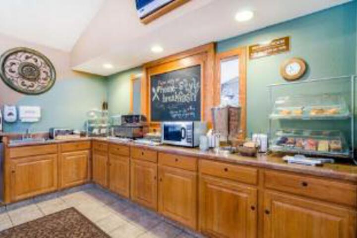 AmericInn Lodge & Suites Hesston