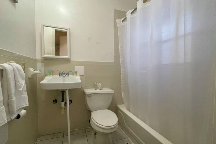 Room 17 of 28