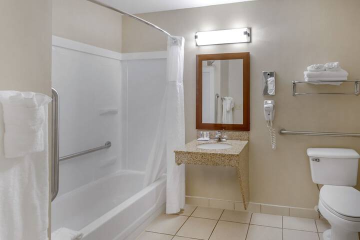 Room 5 of 27