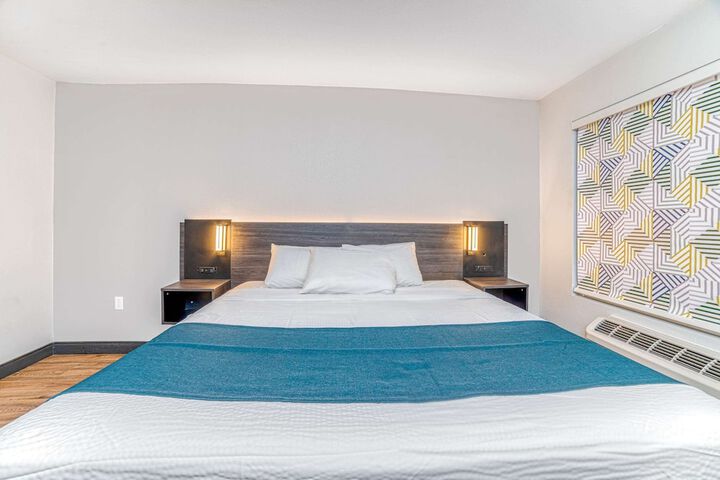 Studio 6 Suites – Stockton CA – Waterfront