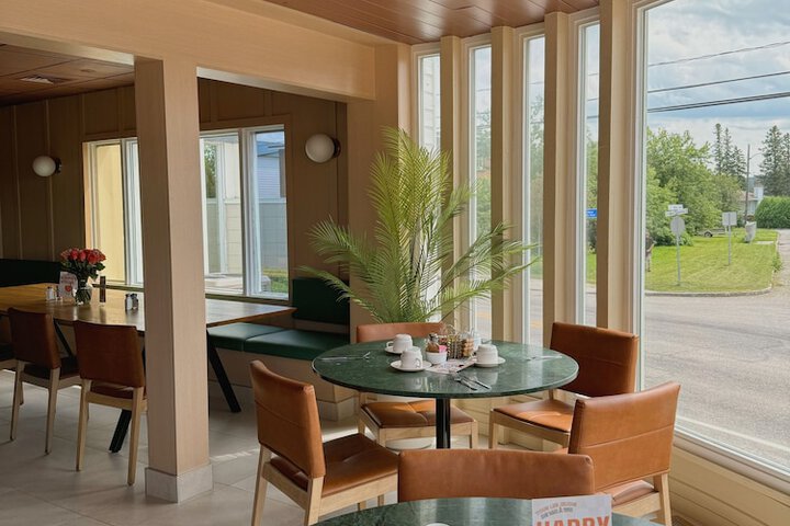 Dining 70 of 75