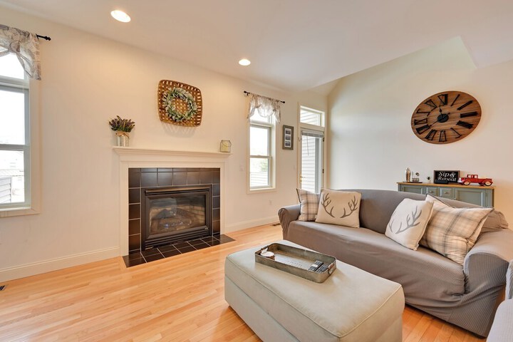Bright Condo w / Community Perks: Near Ski Quechee!