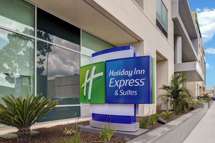 Holiday Inn Express & Suites Glendale Downtown by IHG