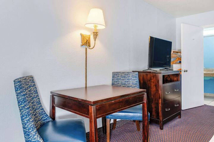 Room 33 of 40