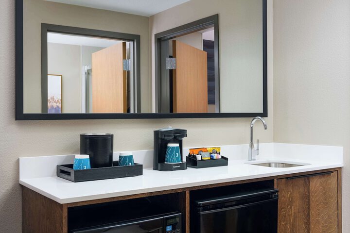 Embassy Suites by Hilton Charleston Airport Convention Ctr
