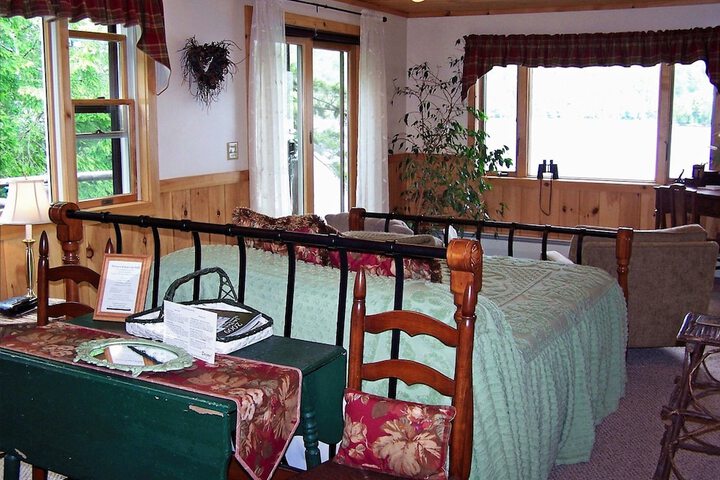 Kiwassa Lake Bed & Breakfast