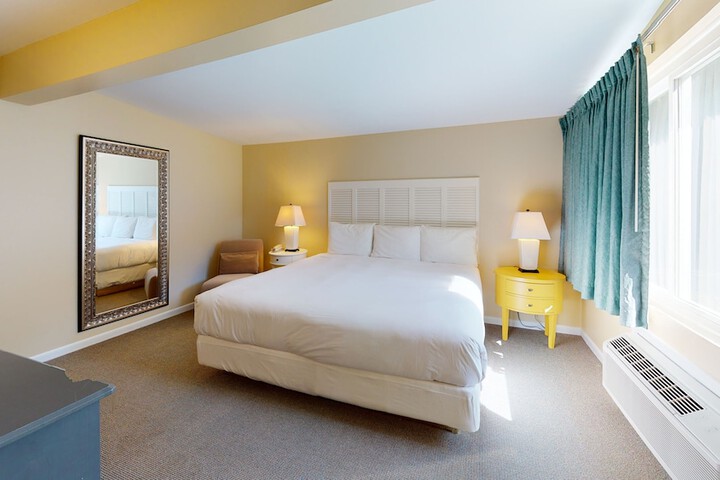 Breezeway Boutique Hotel
