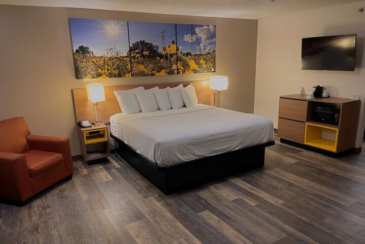 Room 6 of 28