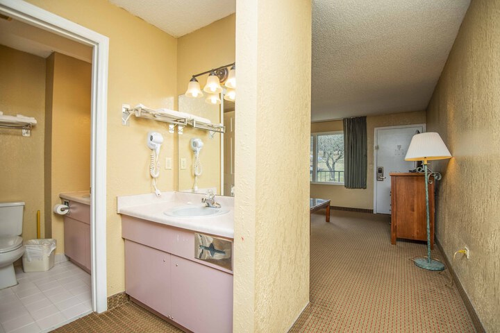 Room 49 of 345