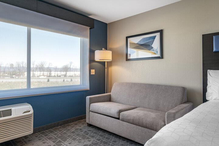 Holiday Inn Express & Suites Carlisle Southwest – I-81 by IHG