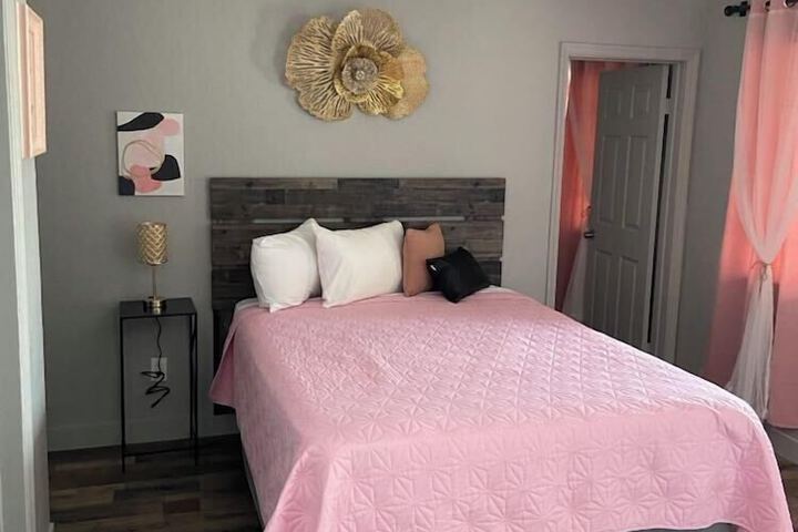 Room 6 of 28