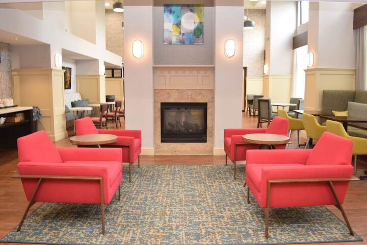 Hampton Inn & Suites Albany Airport