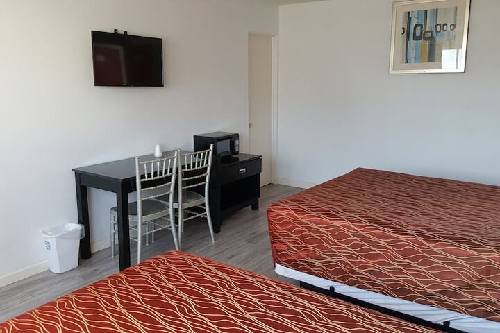 Room 6 of 28