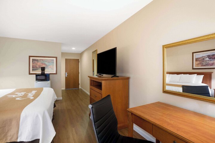 Room 33 of 42