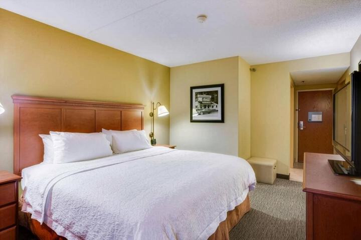 Pittsburgh Airport Inn and Suites