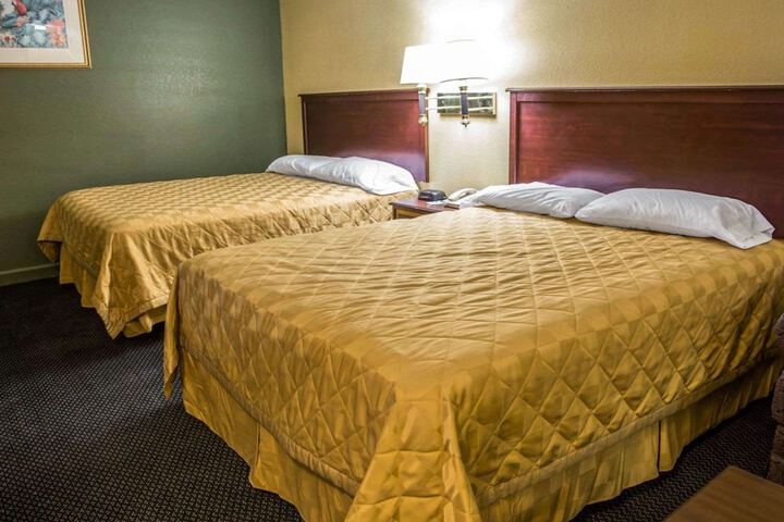Rodeway Inn & Suites Plymouth Hwy 64