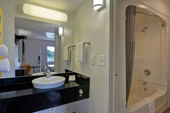 Room 21 of 24