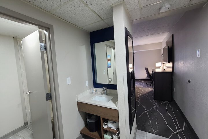Room 25 of 31