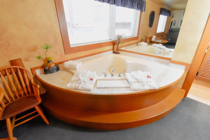 Hot Tub 62 of 65