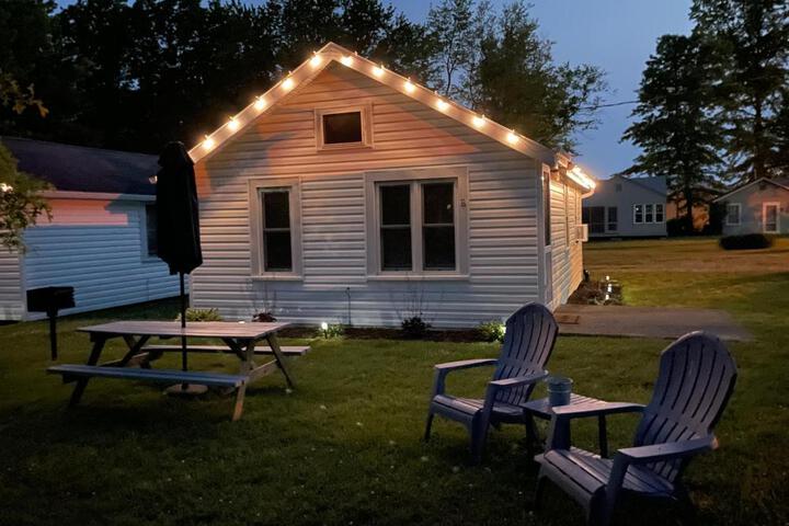 Drop Anchor Cottages and Lake House