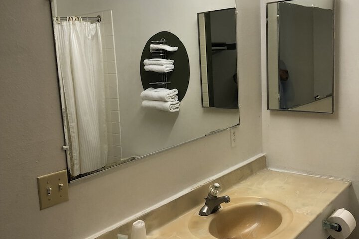 Room 17 of 35