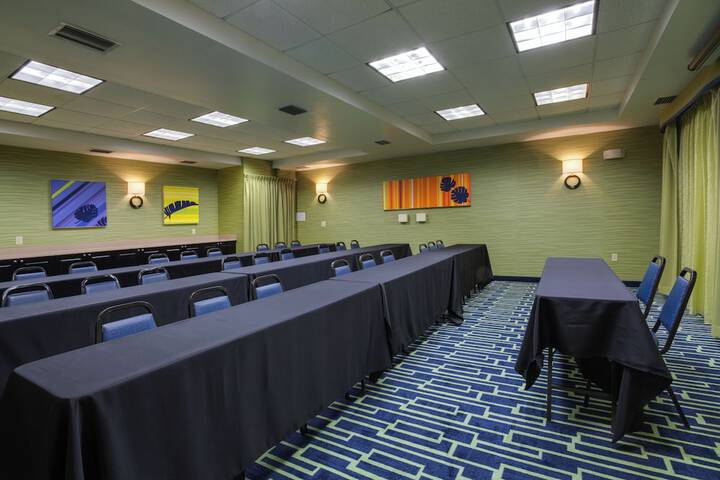 Holiday Inn Express Suites Plant City by IHG