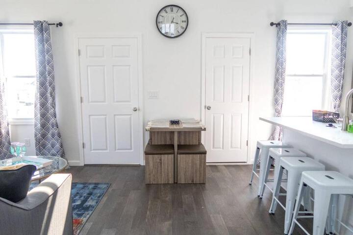 2 Blocks from Beach-Sleeps 16