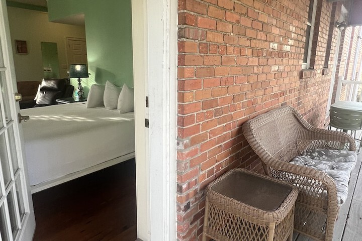 Room 107 of 142