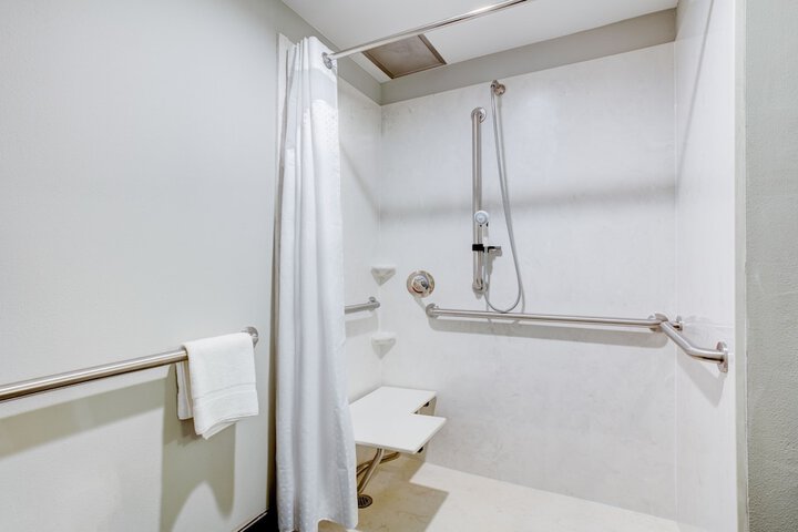 Holiday Inn & Suites Lafayette North by IHG