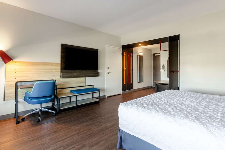 Room 12 of 33