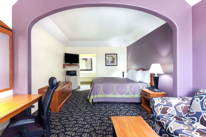 Room 17 of 28