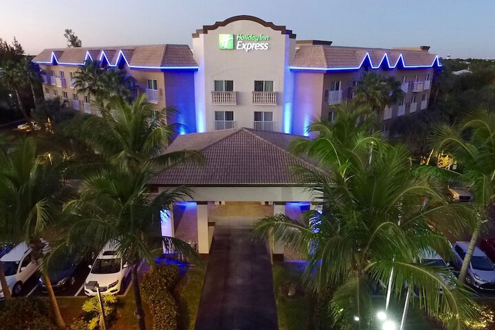 Hotel 2 of 65