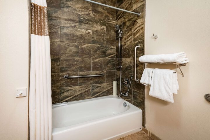 Best Western Plus Riverfront Hotel & Suites