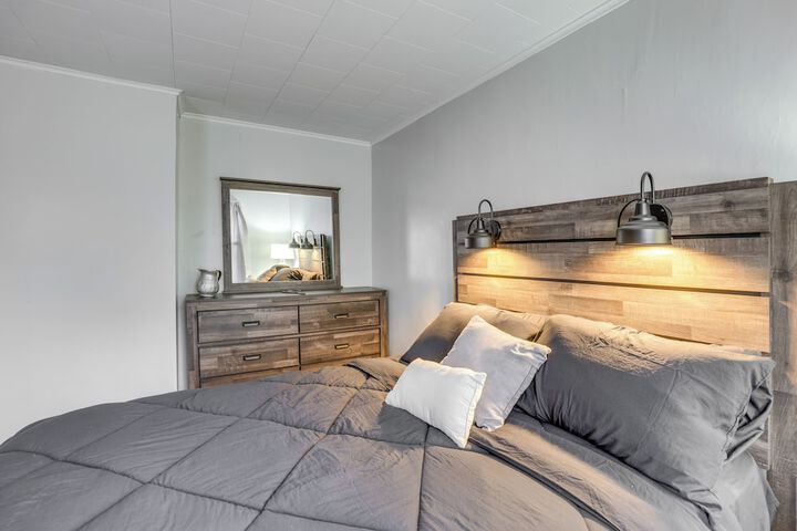 Pet-friendly Auburn Apartment w / Balcony!