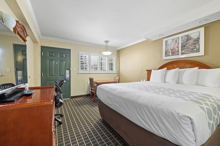 Alexis Park Hotel
